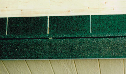 １枚目のアスファルトシングル